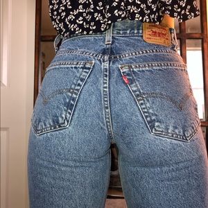 Vintage 550 Levi’s size 25 Mom Jeans